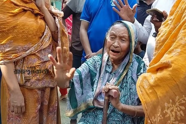 ৬ ছেলের পাকা বাড়ি, তবু কারও কাছে ঠাঁই পাচ্ছিলেন না মা